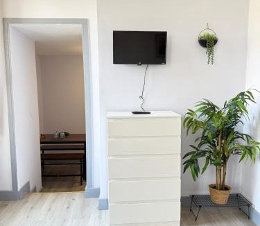 Evelyn House | The Wolfs Tavern