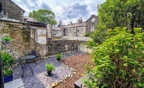 Bowness-on-Windermere Apartment | The Wonky Burrow