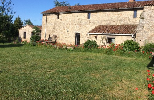 Mauleon House | The wood tee - small independent house, atmosphere lime and stone