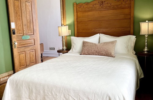 Ruthven Hotel | The Woodbridge House