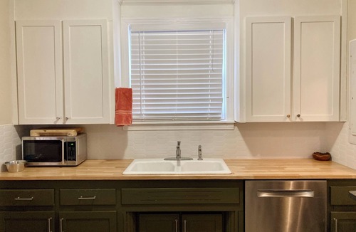 Woodbine House | The Woodbright - Cozy Digs - Easy Access to City - Pet Friendly
