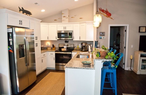 Long Beach House | 🐋 The Wooden Whale: Prof-designed 3br 2ba Oak Island retreat! Sleeps 6 🐋