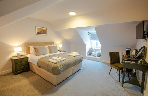 Redlynch Hotel | The Woodfalls Inn