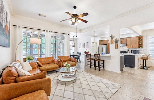 Indian Springs House | The Woodlands 4BR Forest Retreat – Pool, Spa & Nature Trails
