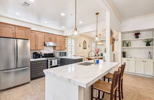Indian Springs House | The Woodlands 4BR Forest Retreat – Pool, Spa & Nature Trails