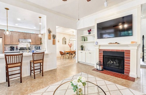 Indian Springs House | The Woodlands 4BR Forest Retreat – Pool, Spa & Nature Trails