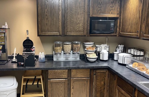 Connersville Hotel | The Woodridge Inn