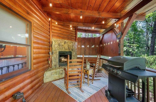 Ellijay Cabin | The Woods At Whitetail Ridge- 2 fireplaces-