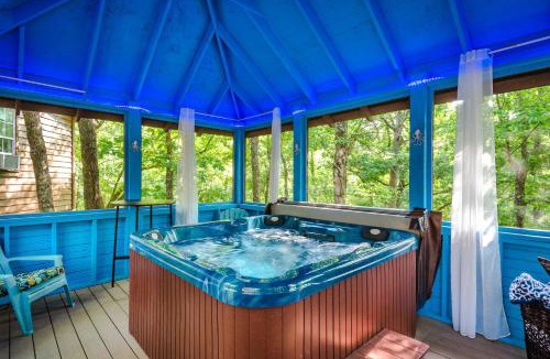 Eureka Springs Historic District Hotel | The Woods Cabins