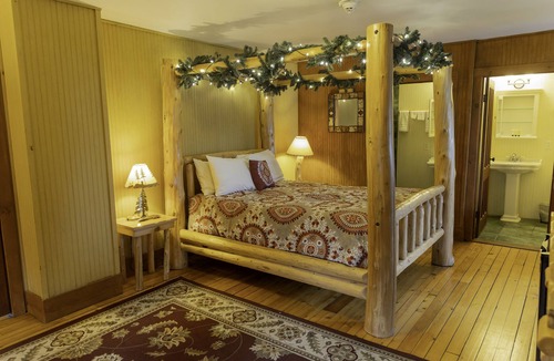 Inlet Hotel | The Woods Inn