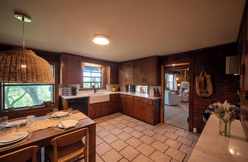 Eureka Springs Hotel | The Woodsman Lodge