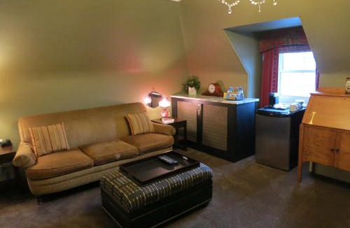 Gananoque Hotel | The Woodview Inn