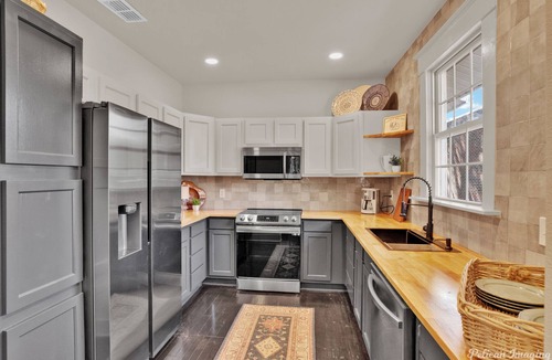 Highland Historic District House | The Work Lodge - Sleeps 12