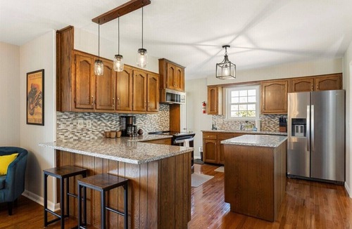 Graysville Hotel | The Wrenley Chateau! Convenient Location+Fire pit!