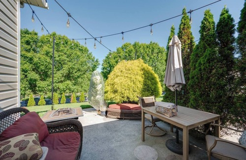 Lynchburg House | The Wyndsong, Cozy Patio, Fire Pit and Work Space!