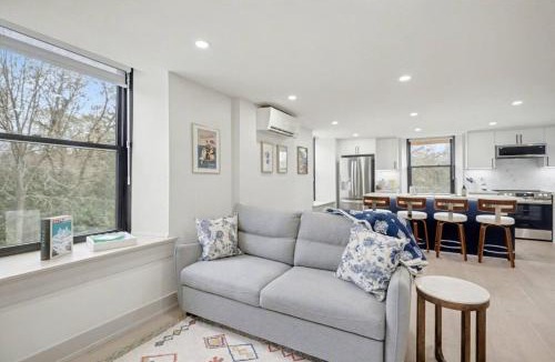 Salem House | The Wynford Dreamy Capri Suite