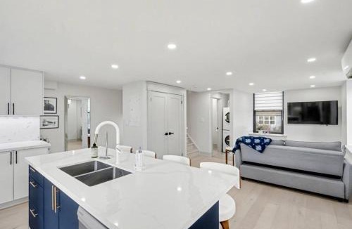 Salem House | The Wynford Dreamy Capri Suite