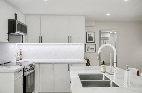 Salem House | The Wynford Dreamy Capri Suite