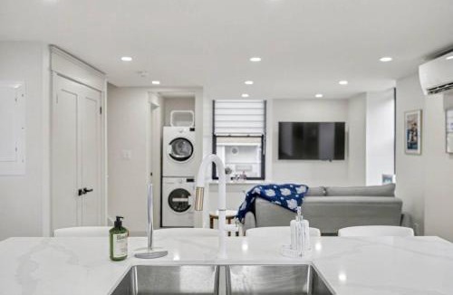 Salem House | The Wynford Dreamy Capri Suite