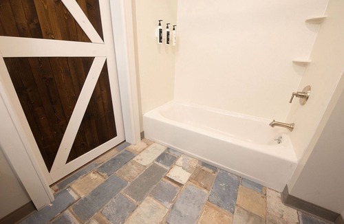 Ashfield Hotel | The Y On Broadway