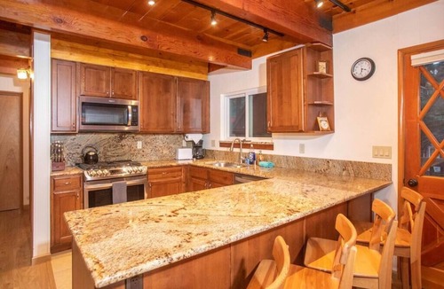 Brockway Cabin | The Yacht St. Hideaway - Walk 2 Kings Beach