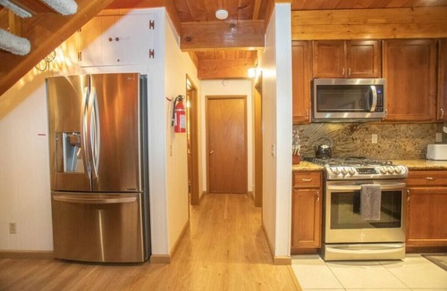 Brockway Cabin | The Yacht St. Hideaway - Walk 2 Kings Beach