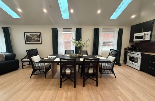 Arlington Heights House | THE YALE/4Bd/Modern/Professionally Designed/Premium location