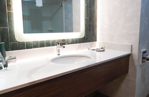 Lenox Hotel | The Yankee Inn