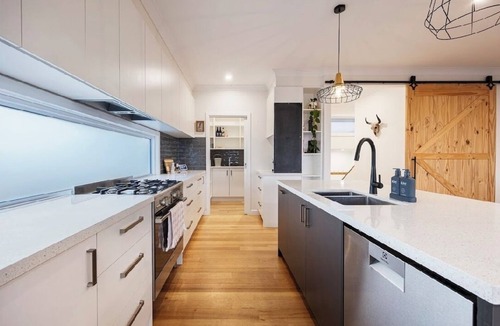 Yarra Glen House | The YarraView - wedding accommodation