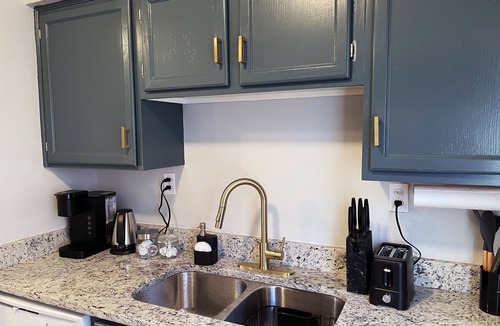 Central Gardens Apartment | The Yellow Brick Abode Modern | Comfort | 2 Bdr