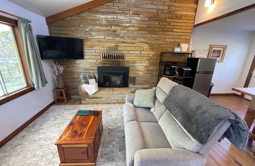 Gassville Cabin | The Yellow Cabin on the White River