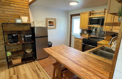 Gassville Cabin | The Yellow Cabin on the White River