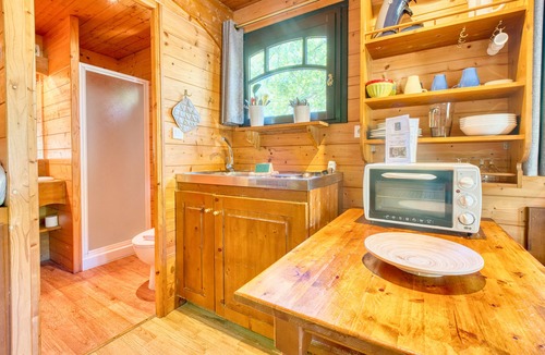 Monsac House | The Yellow Caravan – Unique Accommodation with Shared Heated Indoor Pool