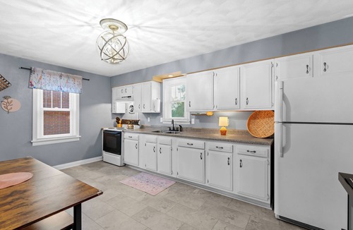Waterloo House | The Yellow Haus, close to downtown Waterloo!