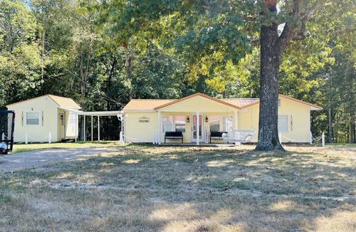 Piedmont House | The Yellow House at Bluffview~ 1/2 mile from the lake