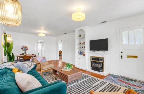 Elgin House | The Yellow House on C