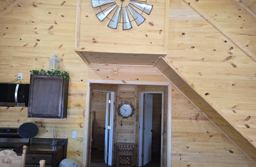 Dennis Cabin | The Yellow Rose Cabin on Lake Granbury