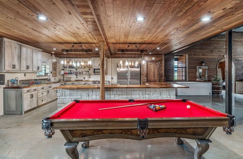 Dennis Cabin | The Yellow Rose Cabin on Lake Granbury