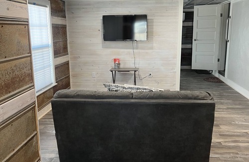 Mason Apartment | The Yellow Rose, Near the Square, Renovated & in the Heart of the Hill Country