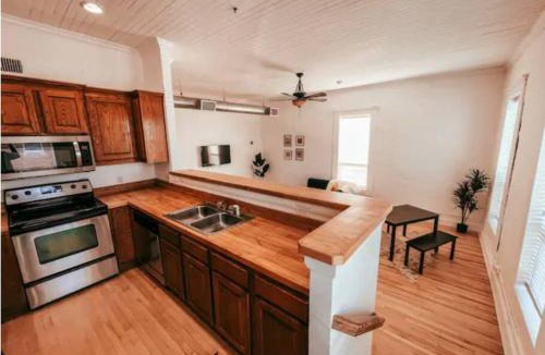 Waxahachie House | The Yellowrose