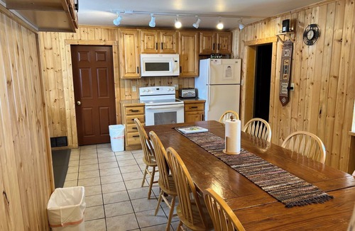 West Yellowstone Cabin | The Yellowstone Cabin 126: Master Suite Indulgence