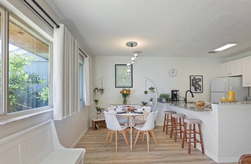 Gainesville Condo | The YinYang | King Bed Workspace Full Kitchen