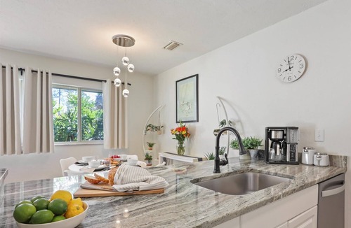 Gainesville Condo | The YinYang | King Bed Workspace Full Kitchen