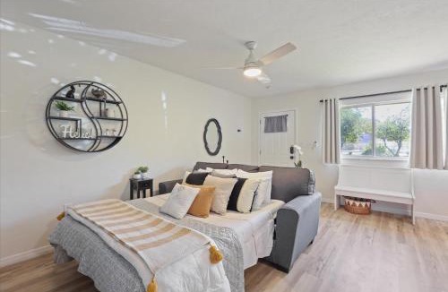 Gainesville House | The YinYang - King Bed , Workspace , Full Kitchen