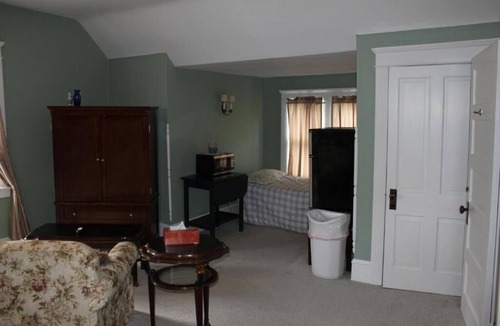 Towanda Bed & Breakfast | The York at Victorian Charm Inn