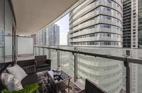 Toronto Entertainment District Apartment | The York Suites
