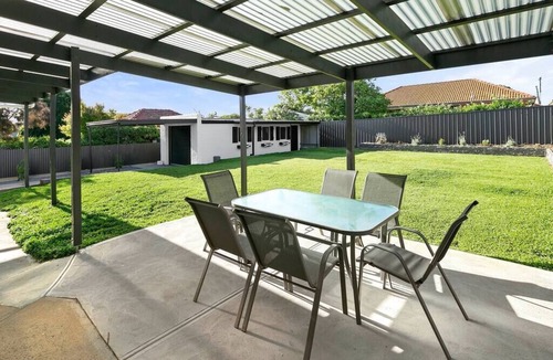 Blair Athol House | The Zebra - 4Bdrm, Slps 8, 2 Bathrm, Solar