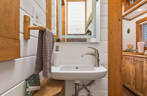 Kerns Hotel | The Zen - Custom Tiny Home w/Zen Vibe