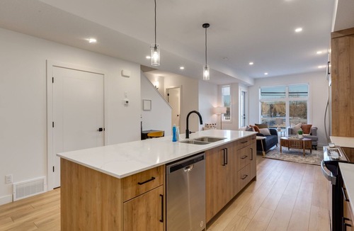 Shaganappi Apartment | The "Zen Den" 3 bedroom in YYC