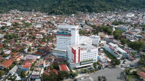 Padang Hotel | The ZHM Premiere Padang